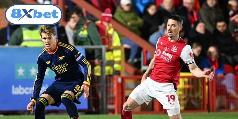 Odegaard giúp Arsenal cải thiện lối chơi sau giờ nghỉ